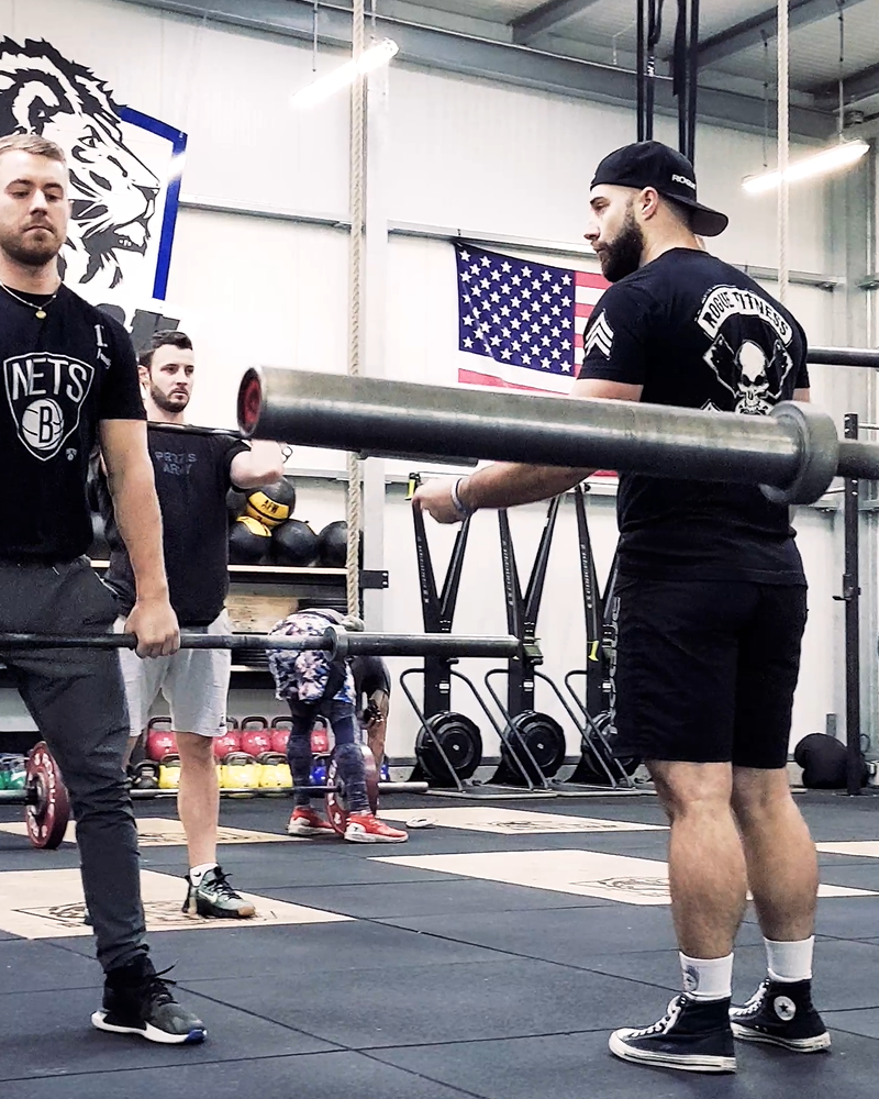 Photo d'Anthony Degh, pendant un coaching dans sa salle de sport.